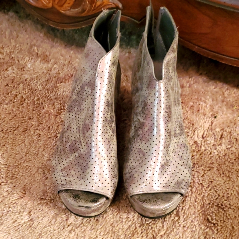 Pierre Dumas Peep Toe Wedges sz 6.5